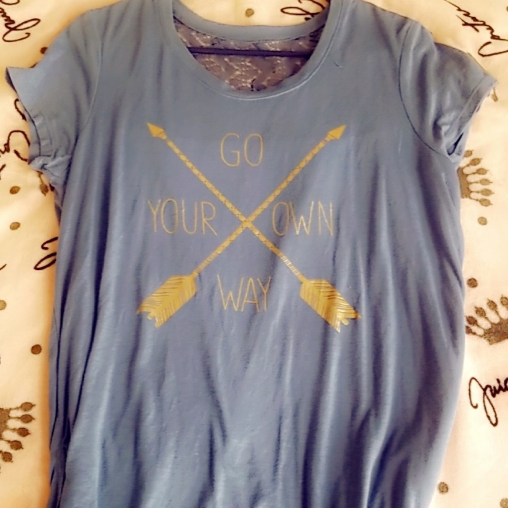 No Boundaries Women's Asymmetrical Tee